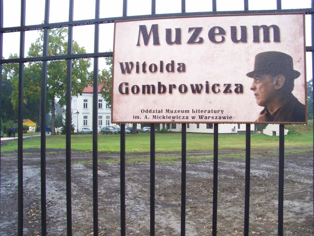 Przed muzeum