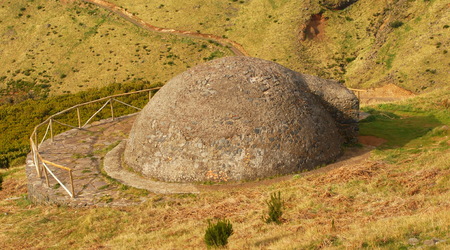 Zbiornik na śnieg pod Pico d'Arieiro – Madera, Portugalia
