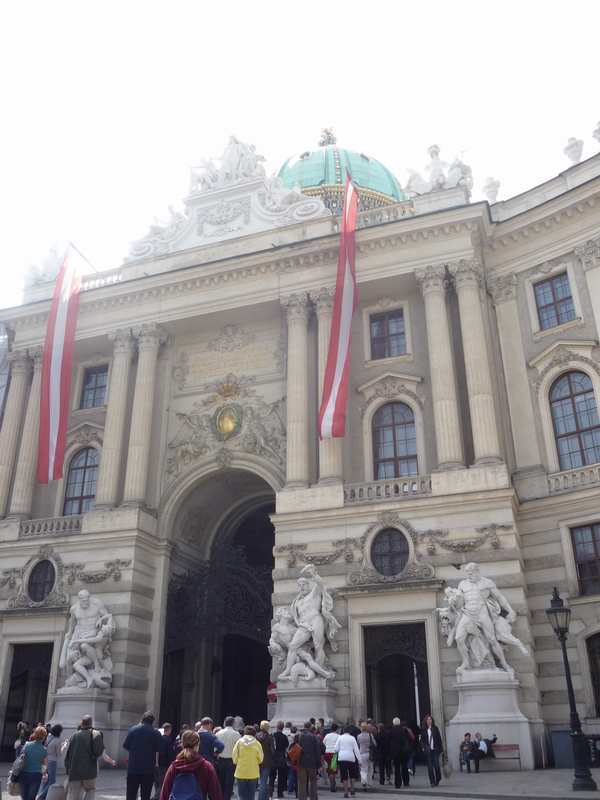 Hofburg - brama wejsiowa