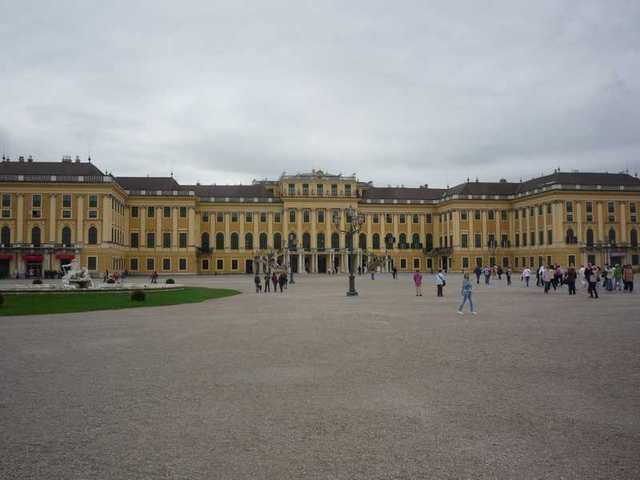 Schonbrunn od strony wejścia