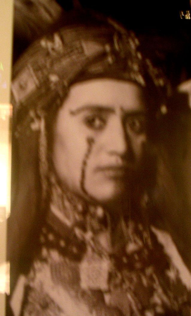 Portret Arabki z plemion saharyjskich 
