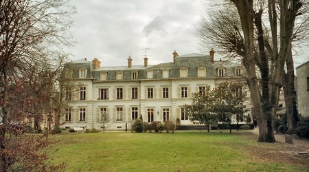 Fountainbleau- budynki  Ecole de  Mines – Francja