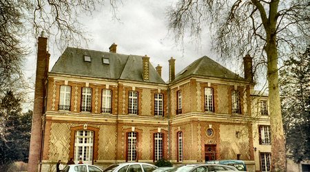 Fountainbleau- budynki  Ecole de  Mines – Francja