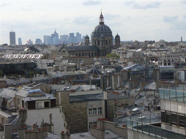 Pałac Inwalidów z paryskich dachów