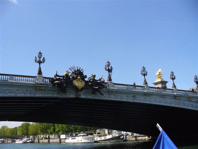 Most Aleksandra III widok z rzeki, ale z drugiej strony