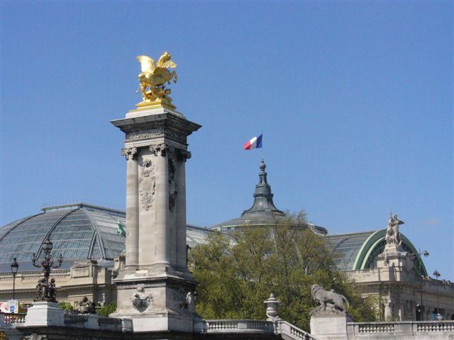 Grand i Petit Palais widok z rzeki