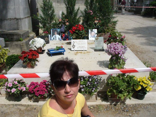 Cmentarz Père-Lachaise - grobowiec Gilberta Becaud'a