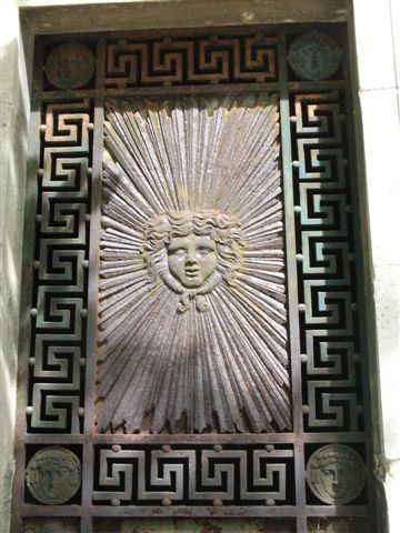 Cmentarz Père-Lachaise -inspiracja Versacego