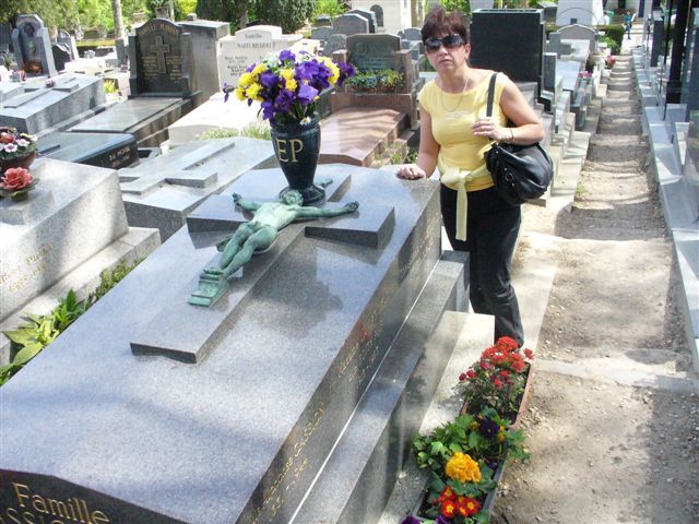 Cmentarz Père-Lachaise u grobu Edith