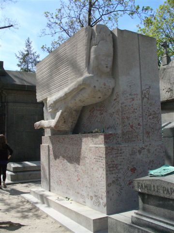 Cmentarz Père-Lachaise Pomnik na grobie Oskara Wilde'a