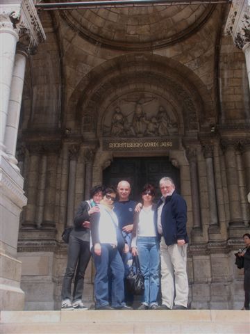 Przed kościołem św. Seweryna