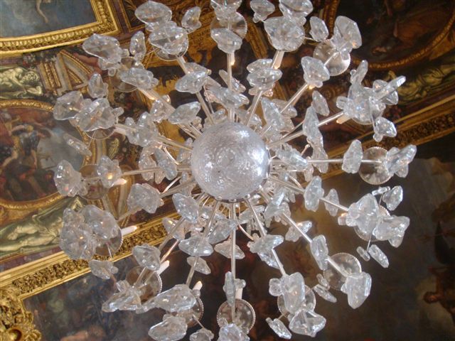 Kolejny żyrandol wersalski