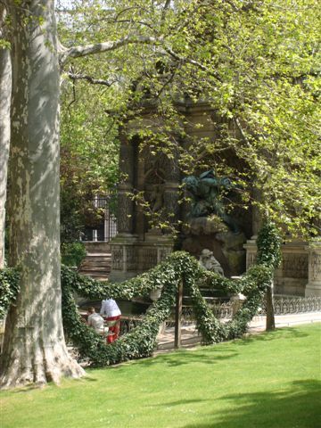 Fontanna Medyceuszy z boku