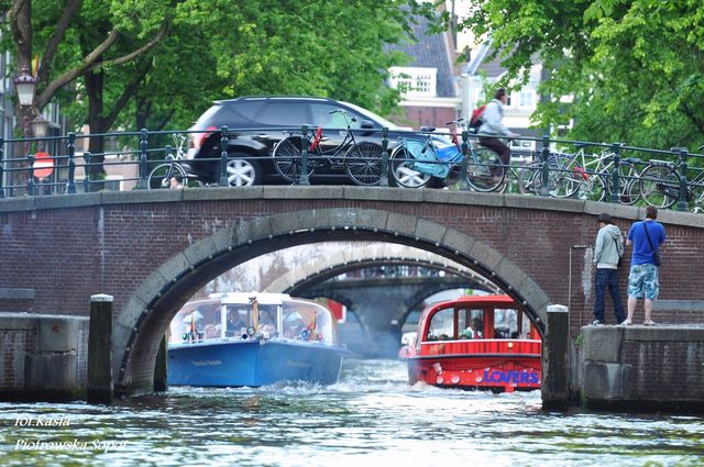 Amsterdam - Tłok na ulicach i w kanałach.
