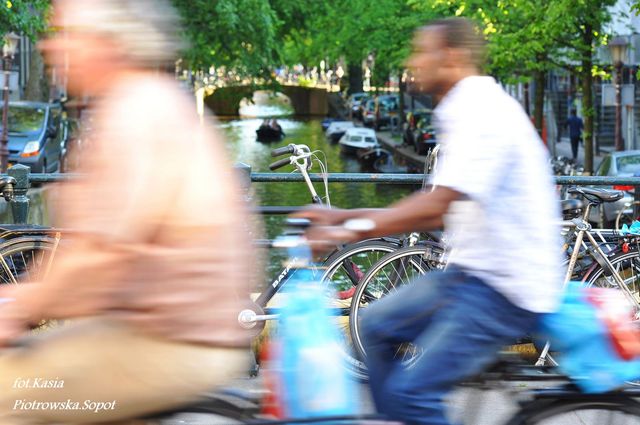 Amsterdam - Rowerem bliżej i taniej.