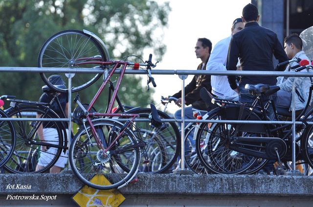 Amsterdamskie parkowanie.