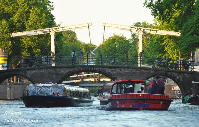 Mosty w Amsterdamie.