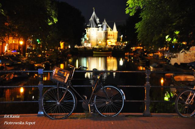 Amsterdam nocą - rowery, rowery, rowery....