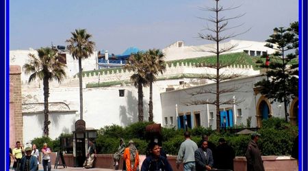 Przed wejsciem na suk – Essaouira, Maroko