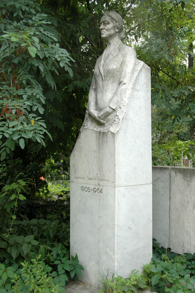 Dsc 5989 Cmentarz Bajkowy grób Wandy Wasilewskiej