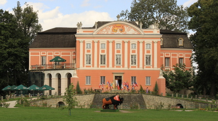 Pałac ... – Kurozwęki, Polska