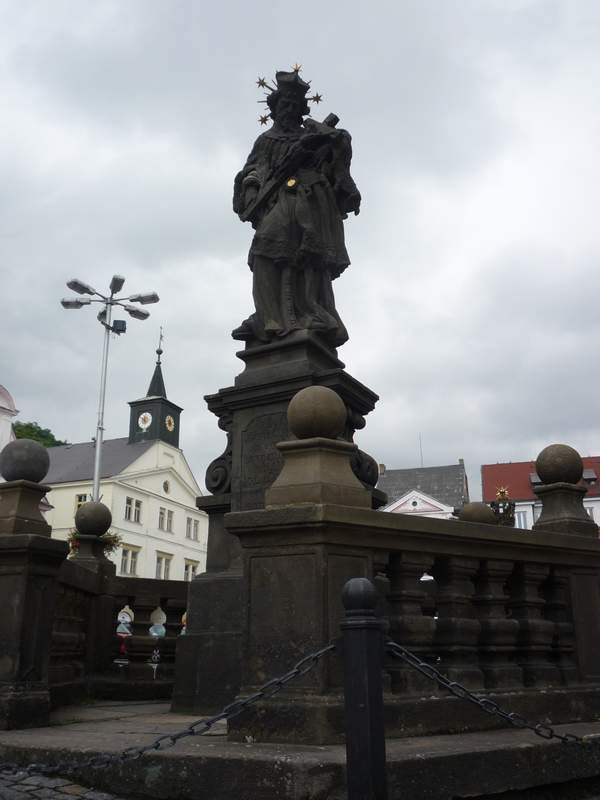 Figurka św. Jana Nepomucena na Náchodskim rynku