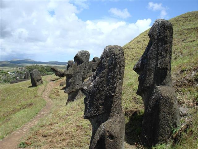 Rano Raraku - Park i wytwórnia moai