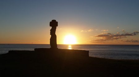 Mój idol  Ahu Tahai  w zachodzącym słońcu – Wyspa Wielkanocna, Chile