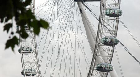 Londyn 9 widok na London Eye od strony Tamizy – Wielka Brytania