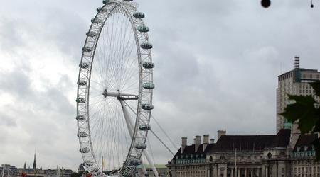 Londyn11 widok na London Eye od strony Tamizy – Wielka Brytania