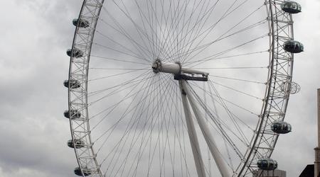 Londyn 12 widok na London Eye od strony Tamizy – Wielka Brytania