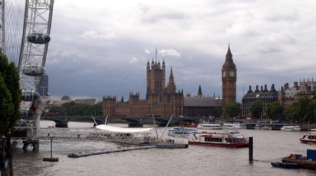 Londyn 13 widok na London Eye od strony Tamizy – Wielka Brytania