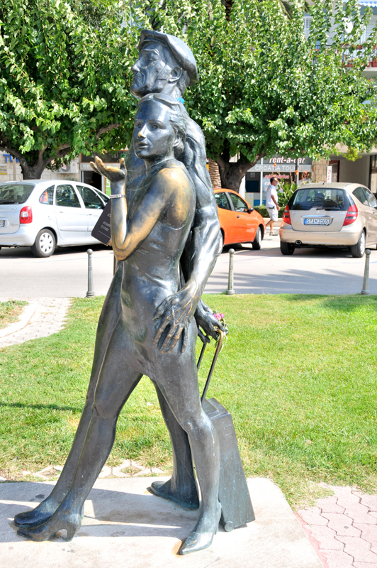 Makarska  12 pomnik turysty