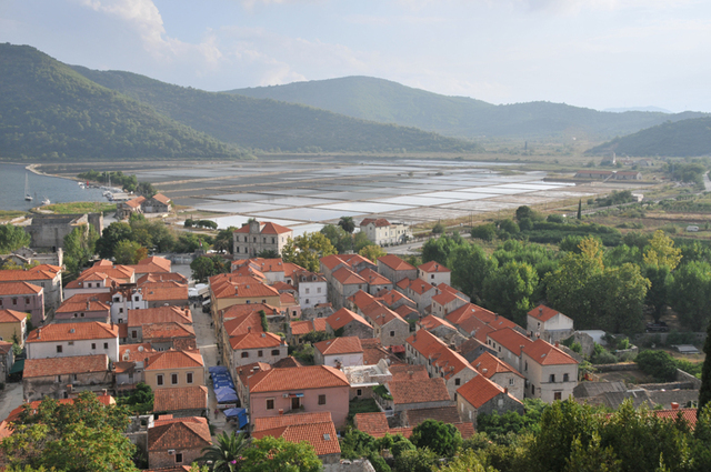 Ston 12 widok z twierdzy na miasto i solanki