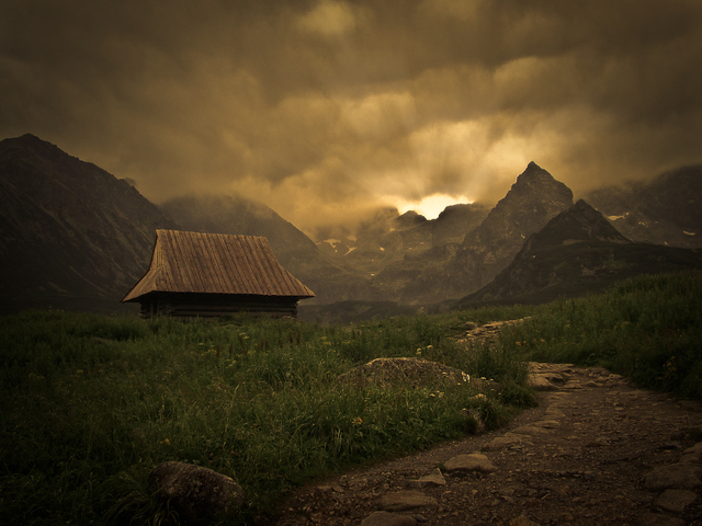 Hala Gąsienicowa; w tle Kościelec - Tatry