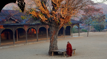 Dziedziniec klasztorny – Kalaw, Birma