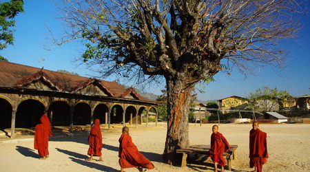 Dziedziniec klasztorny – Kalaw, Birma