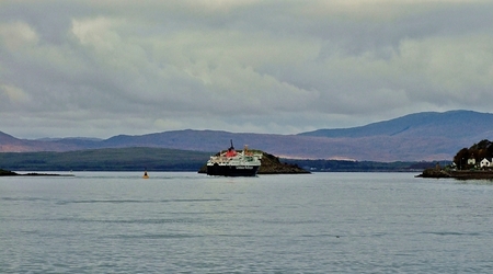 Prom Caledonian MacBrayne wypływa z Oban – Wielka Brytania