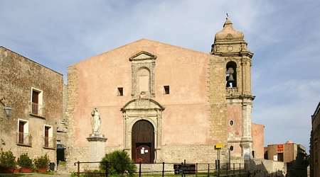 Erice jeden z kościołów w mieście – Włochy