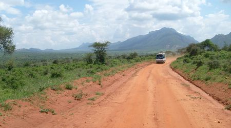 Autobus w Tsavo West – Kenia