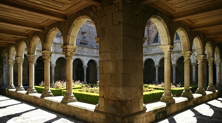 Lamego krużganki katedry – Portugalia