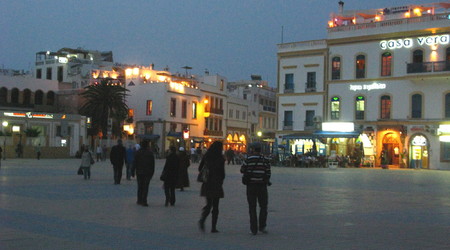wieczór - główny plac – Essaouira, Maroko