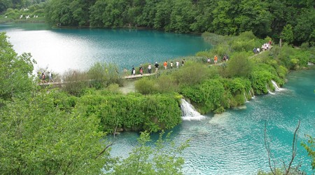 Plitvice - ścieżka w dolnej części – Chorwacja