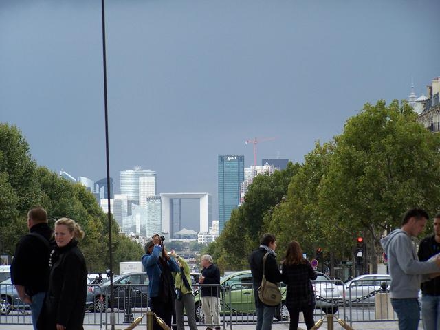 Paryż, fragmentaryczny widok na tzw. "nowe miasto"