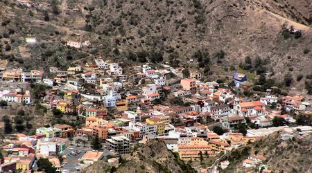 Hermigua - jedno z  niesamowitych  miasteczek,  pachnacych południową Ameryką – La gomera, Hiszpania