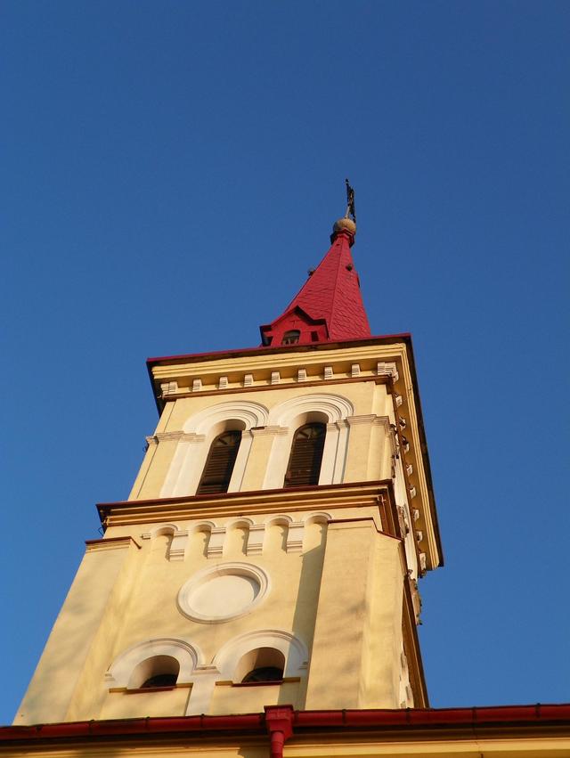 Fragment wieży kościelnej w Sączowie