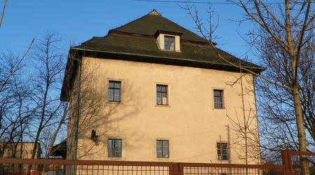 Dwór z korzeniami renesansowymi w Dobieszowicach – Dobieszowice, Polska