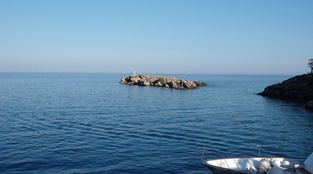 mini latarnia morska – Loutron, Grecja