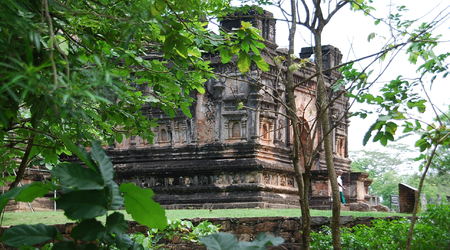 i tu ruiny – Polonnaruwa, Sri Lanka