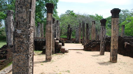Budda w "ruinie" – Polonnaruwa, Sri Lanka